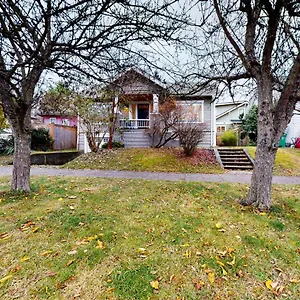 Woodlawn Escape Seattle
